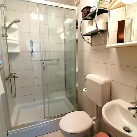 Gloria Apartment *